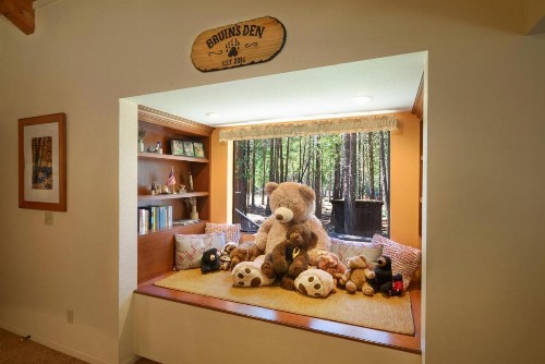 Bruin's Den - image 21