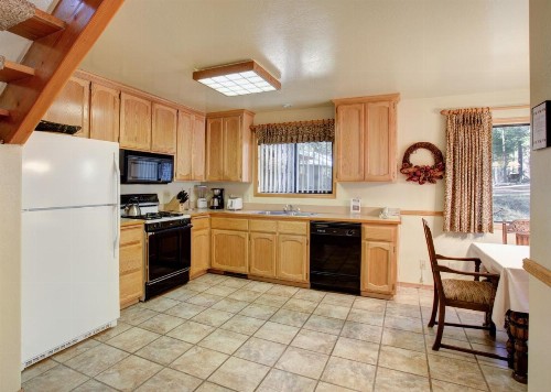12 Cabin Twelve - image 6