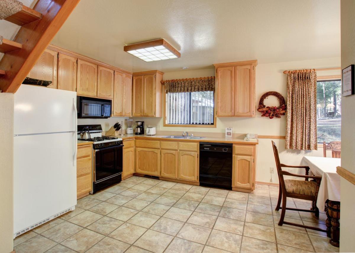 12 Cabin Twelve - image 6