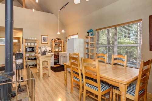 7S Wawona Chalet - image 10