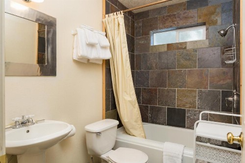 7S Wawona Chalet - image 6