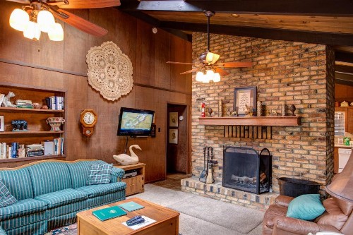 18B Hiltbrand Hangout - image 9