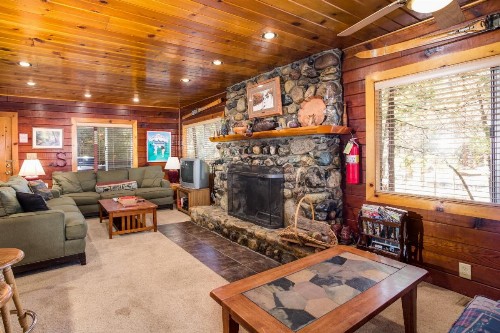 70 Simmons Den - image 5