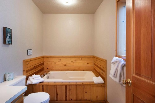 24 Wawona Cabin - image 10