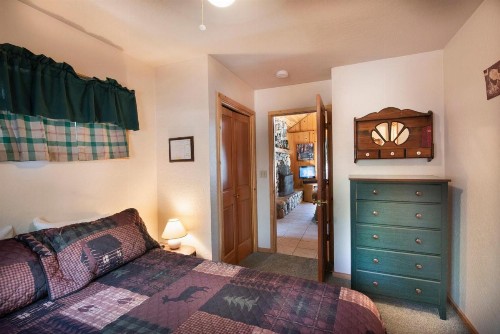 24 Wawona Cabin - image 7
