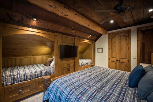 1R Rustic Retreat - image 7
