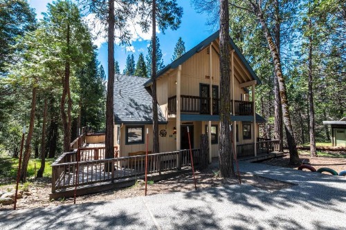 Friends Lodge - 3BR/3BA Holiday Home - image 11