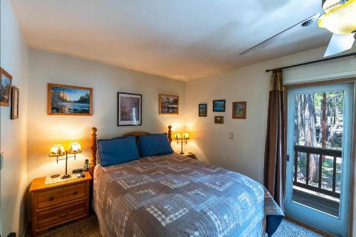 Friends Lodge - 3BR/3BA Holiday Home - image 13