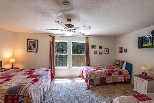 Friends Lodge - 3BR/3BA Holiday Home - image 15