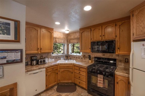 Friends Lodge - 3BR/3BA Holiday Home - image 22