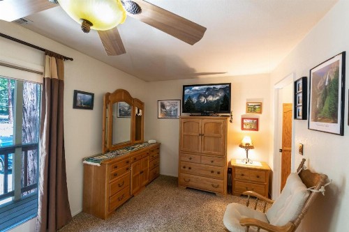 Friends Lodge - 3BR/3BA Holiday Home - image 23