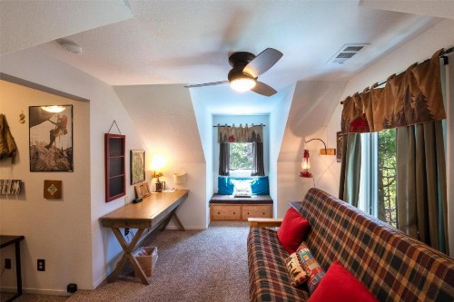 Friends Lodge - 3BR/3BA Holiday Home - image 3
