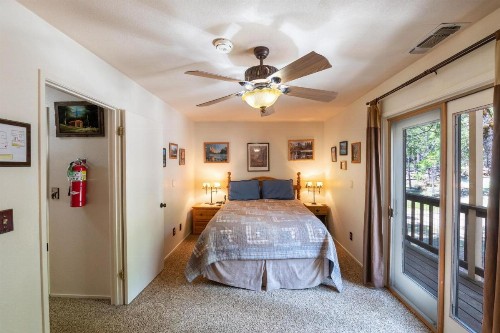 Friends Lodge - 3BR/3BA Holiday Home - image 5