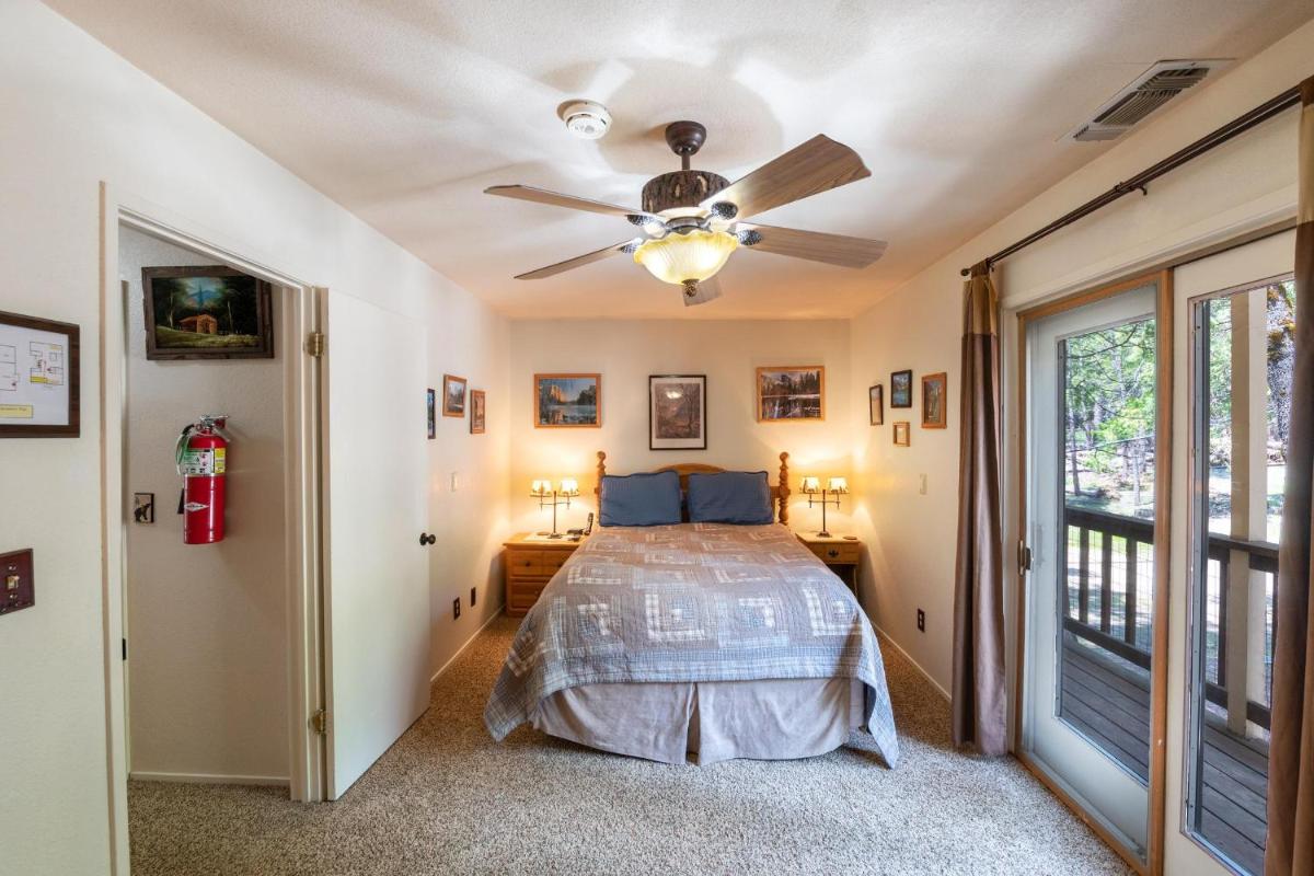 Friends Lodge - 3BR/3BA Holiday Home - image 5