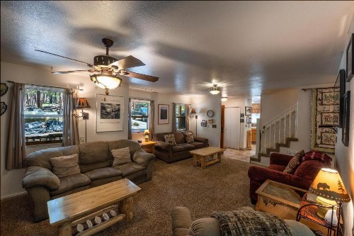 Friends Lodge - 3BR/3BA Holiday Home - image 7