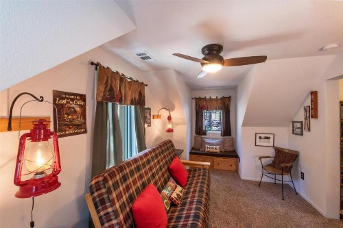 Friends Lodge - 3BR/3BA Holiday Home - image 8