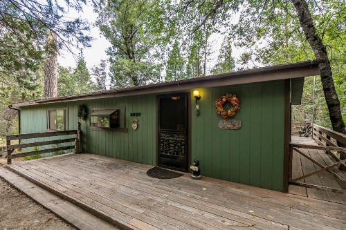 Yosemite Cabin - image 10