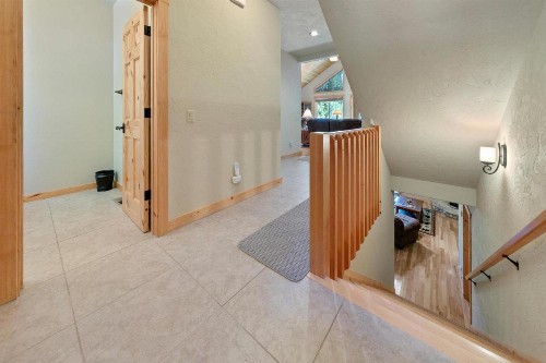 Black Pine Retreat- 5 Mins from Southgate of Yosemite - image 12