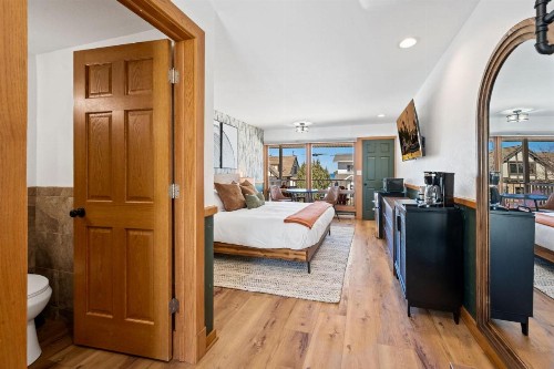 Fish Creek Inn - image 11
