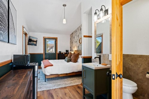 Fish Creek Inn - image 28