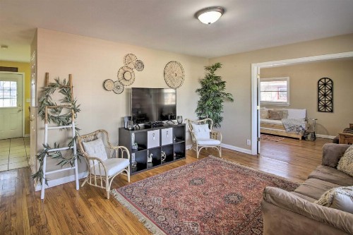 Cute Bohemian Home - 25 Mins to Downtown Indy!