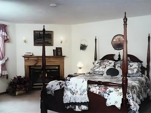 Sturbridge Country Inn - image 12