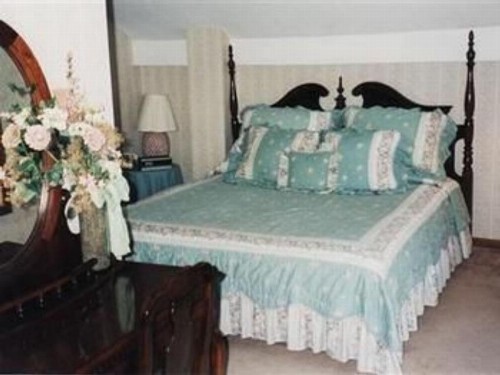 Sturbridge Country Inn - image 13