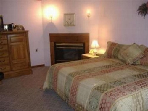Sturbridge Country Inn - image 14