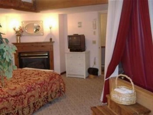 Sturbridge Country Inn - image 15