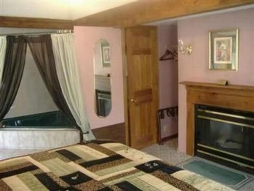Sturbridge Country Inn - image 19
