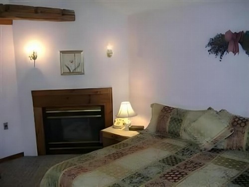 Sturbridge Country Inn - image 20