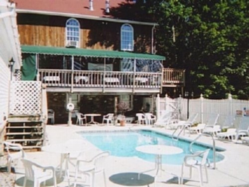Sturbridge Country Inn - image 6