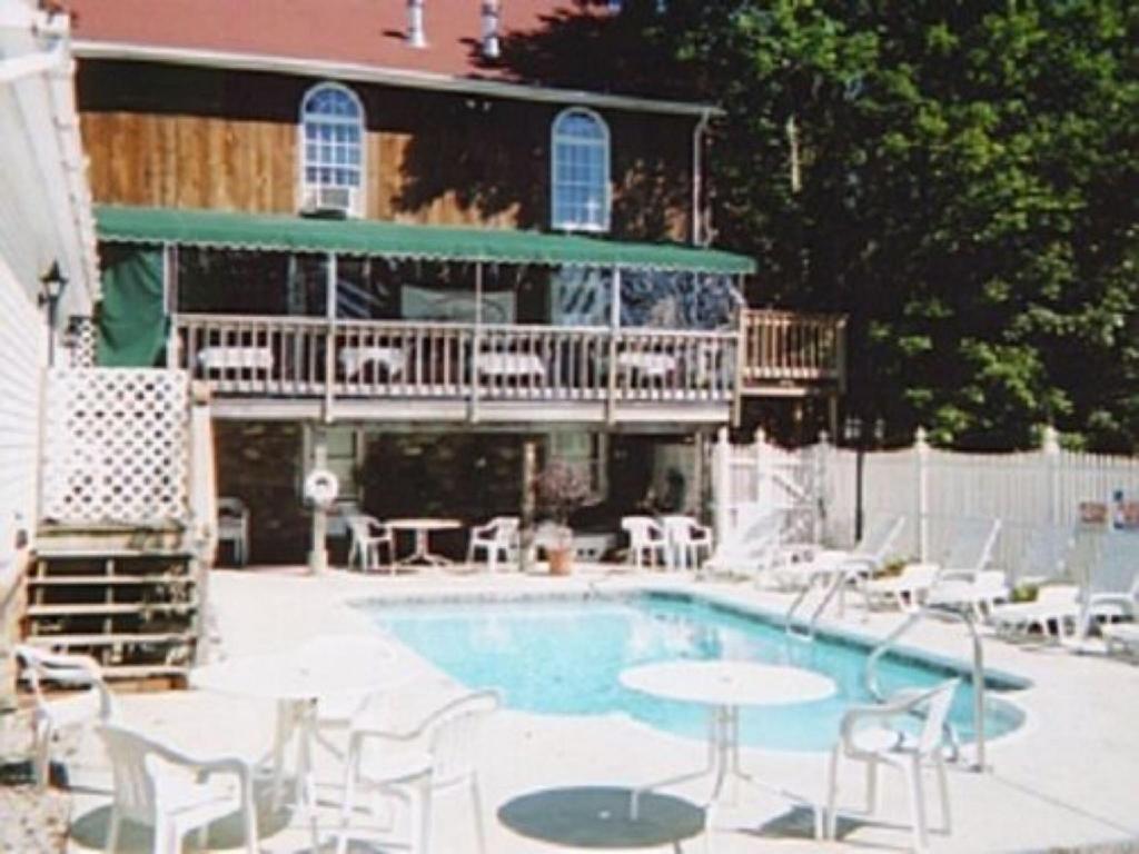 Sturbridge Country Inn - image 6