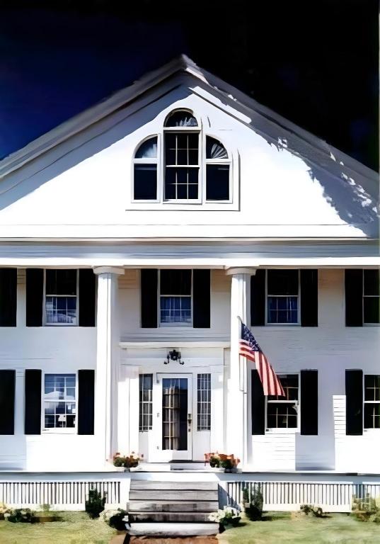 Sturbridge Country Inn - image 7