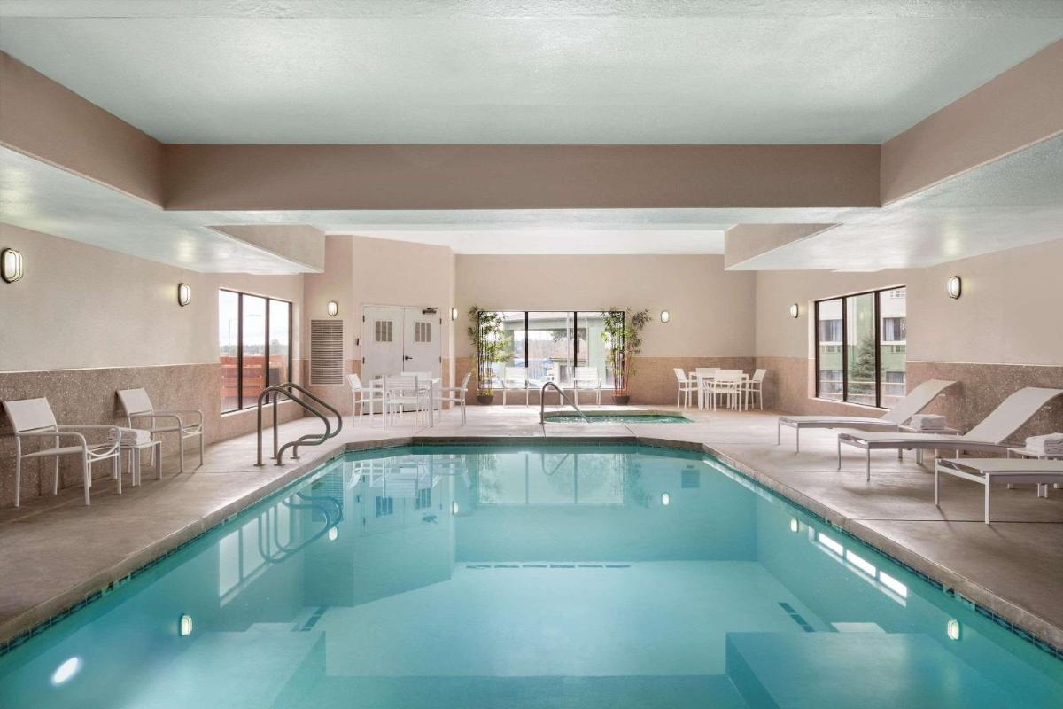Country Inn & Suites by Radisson Flagstaff AZ - image 3