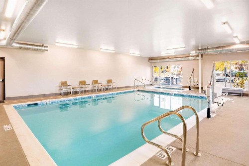 Country Inn & Suites by Radisson Flagstaff Downtown AZ - image 42