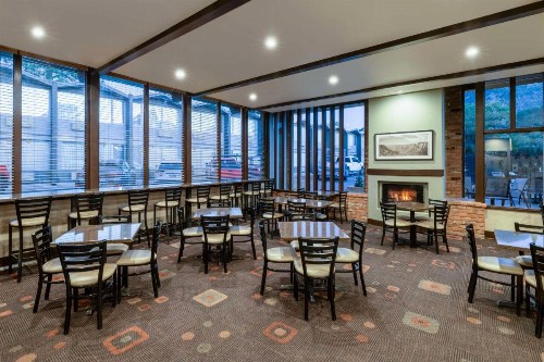 Best Western Pony Soldier Inn & Suites - image 37