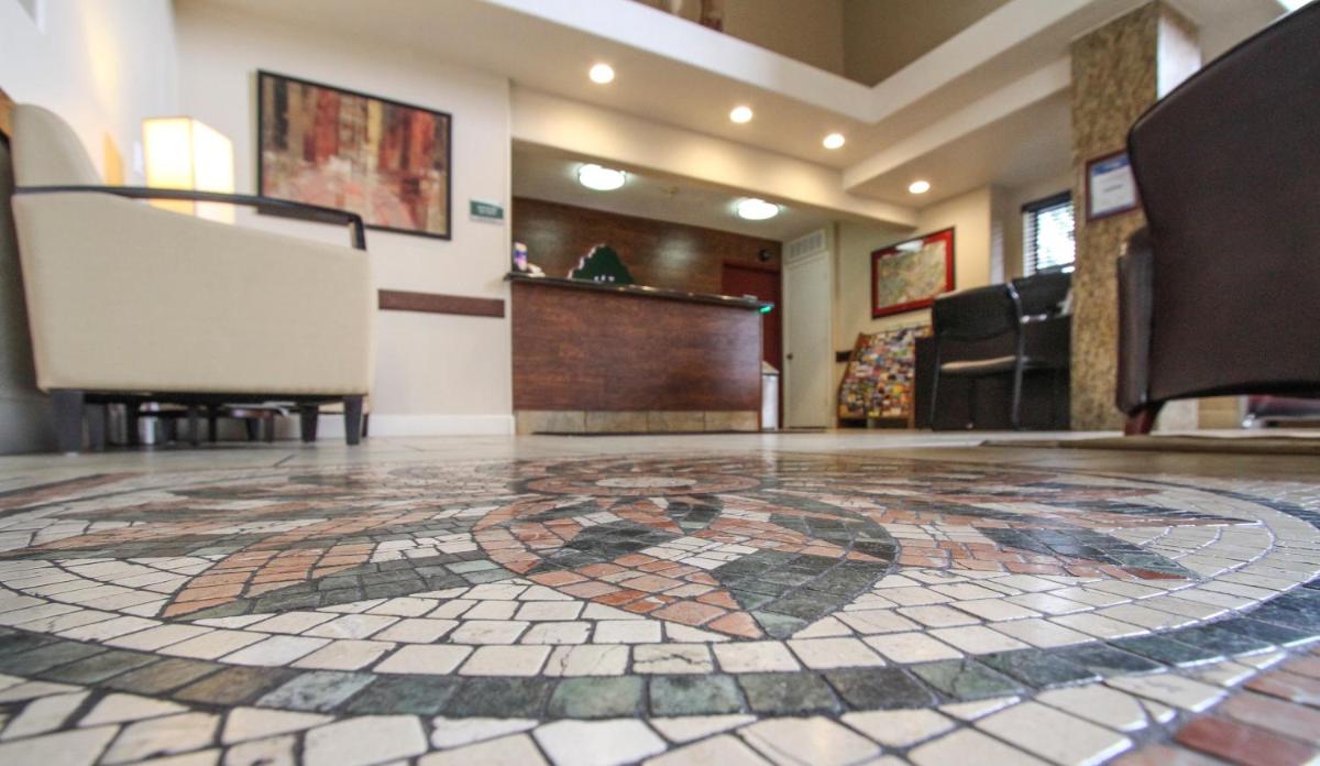 GreenTree Inn Flagstaff - image 7