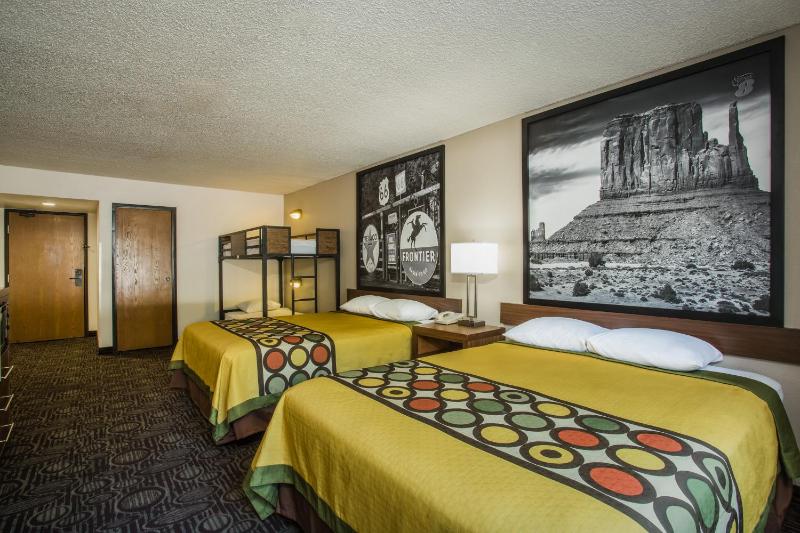 Super 8 by Wyndham Flagstaff - image 7