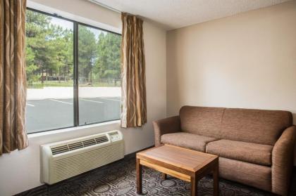 Super 8 by Wyndham Flagstaff - image 9