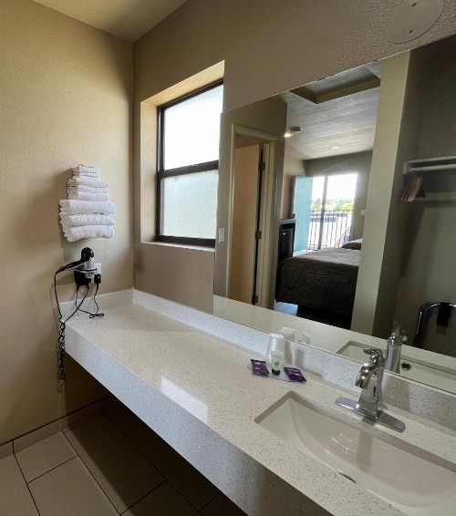 Mountain View Inn - image 10