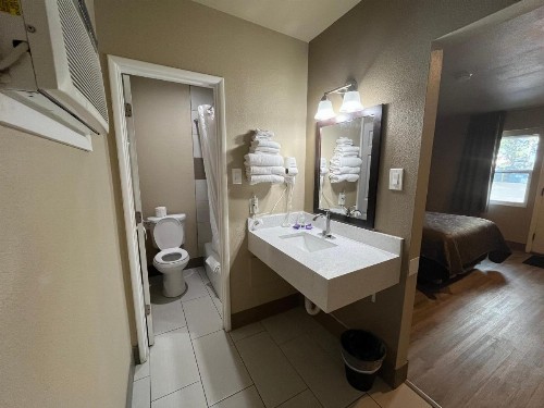 Mountain View Inn - image 13