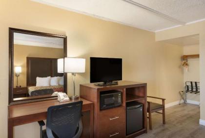 Econo Lodge Flagstaff Route 66 - image 9