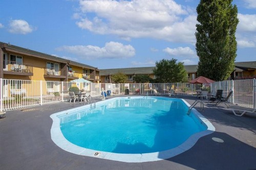 Hotel Elev8 Flagstaff I-40 Exit 198 Butler Ave - image 25