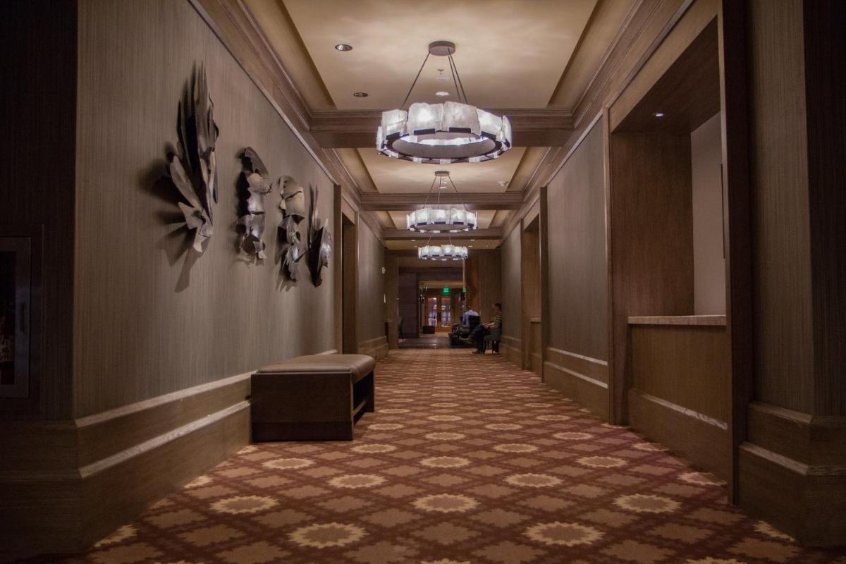 Little America Hotel Flagstaff - image 7