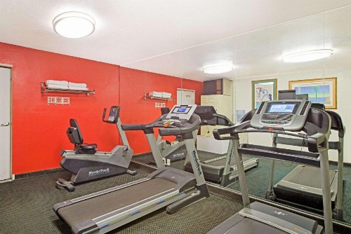 Ramada by Wyndham Flagstaff East - image 12