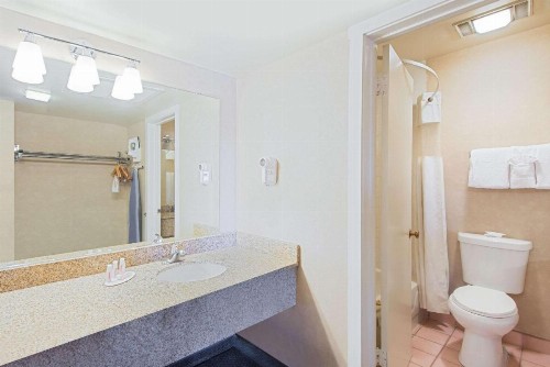 Ramada by Wyndham Flagstaff East - image 17