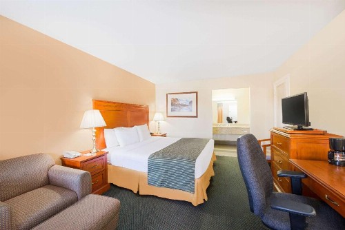 Ramada by Wyndham Flagstaff East - image 25