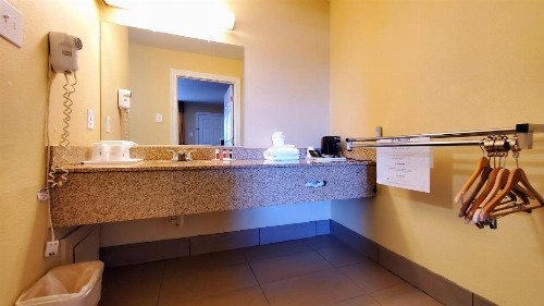 Ramada by Wyndham Flagstaff East - image 36