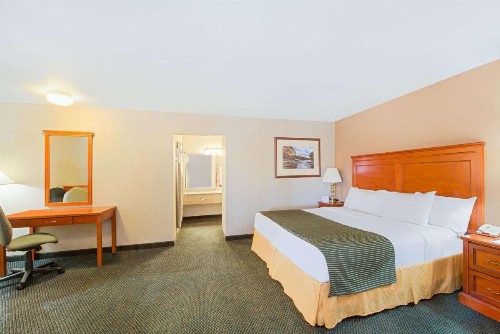 Ramada by Wyndham Flagstaff East - image 5